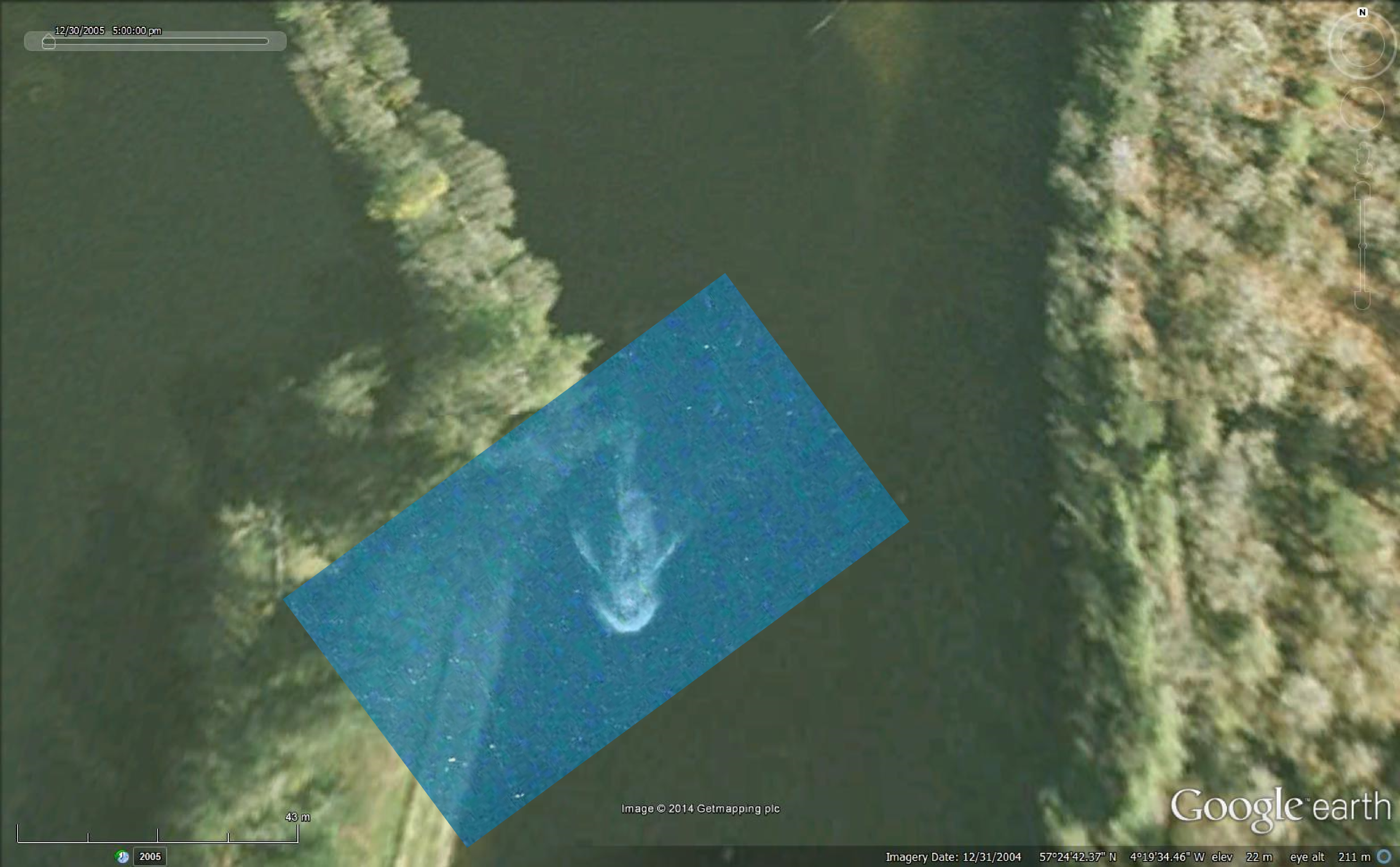 The proposed boat in the earlier satellite image, captioned "It's this boat"