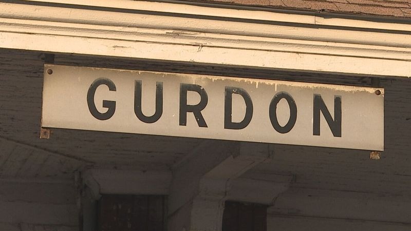 Frame from the 2023 KATV news package on the Gurdon Light