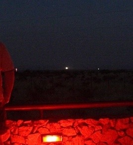 Cropped version of the 2009 viewing-platform photograph, with the light in the centre.