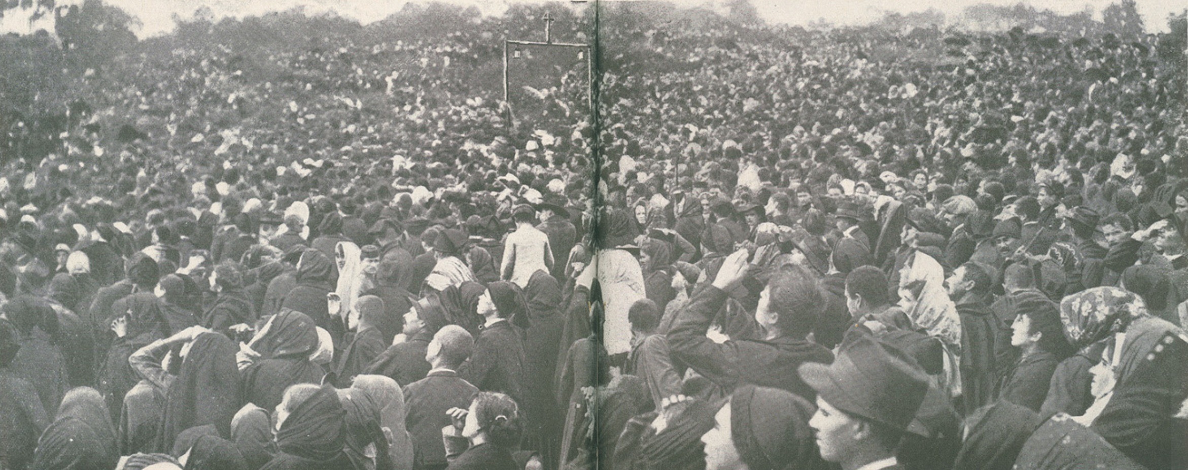 Packed crowd at the Miracle of the Sun (credit unconfirmed)