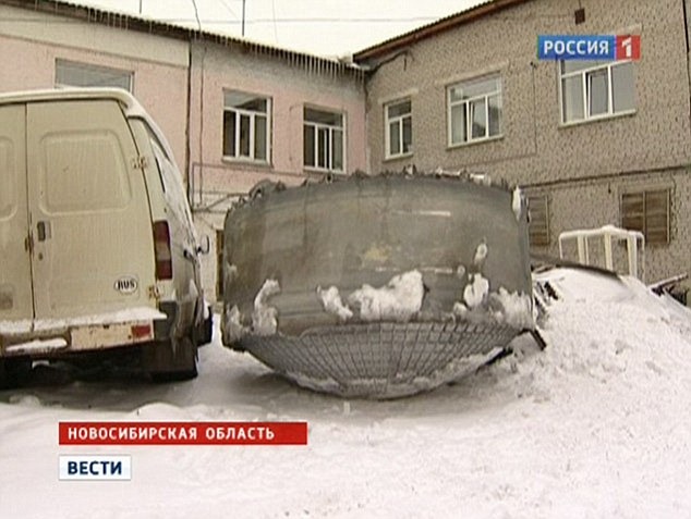 Daily Mail press photo, 21 March 2012, probably the recovered object (unconfirmed)