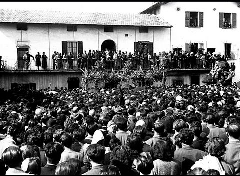 Larger crowds seek to witness miraculous signs