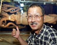 Tsunemi Kubodera with a similar giant squid at a Tokyo museum.