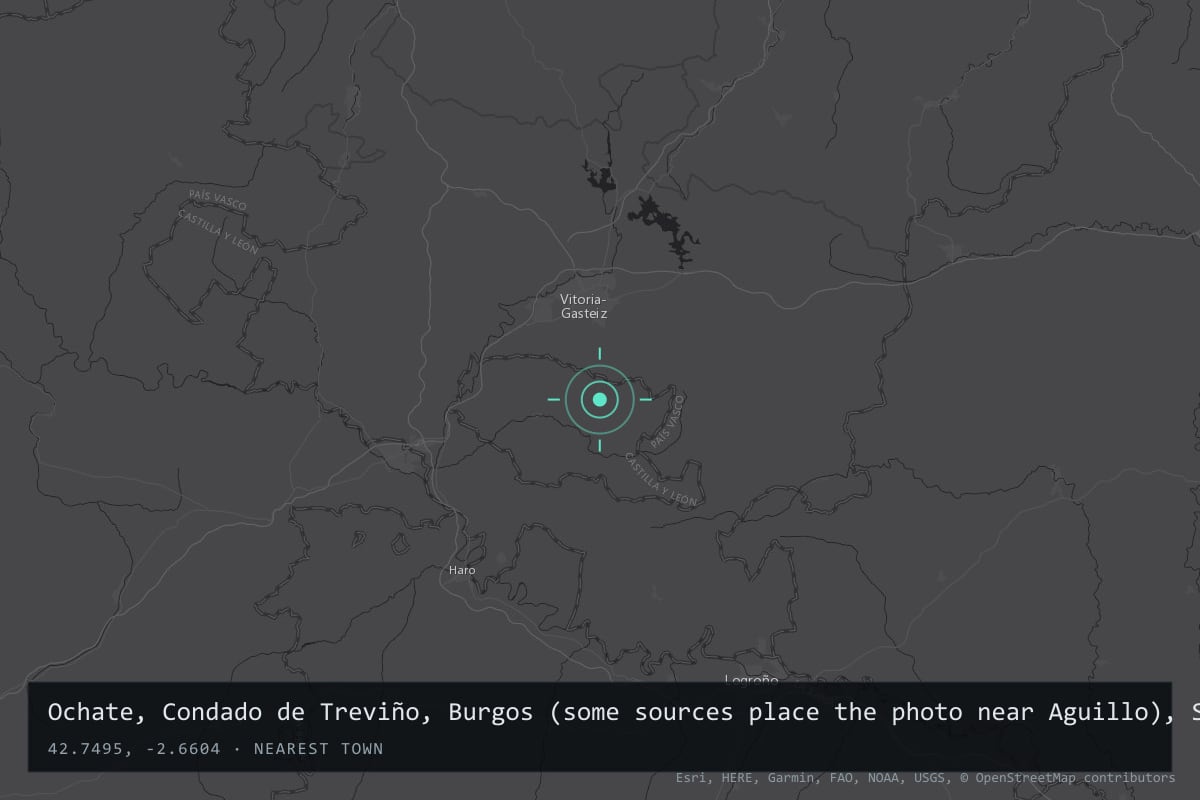 Where it happened: Ochate, Condado de Treviño, Burgos (some sources place the photo near Aguillo), Spain